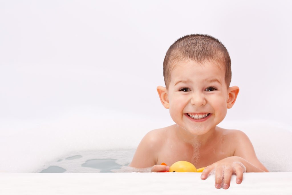 Remove chlorine and chemicals from bath water