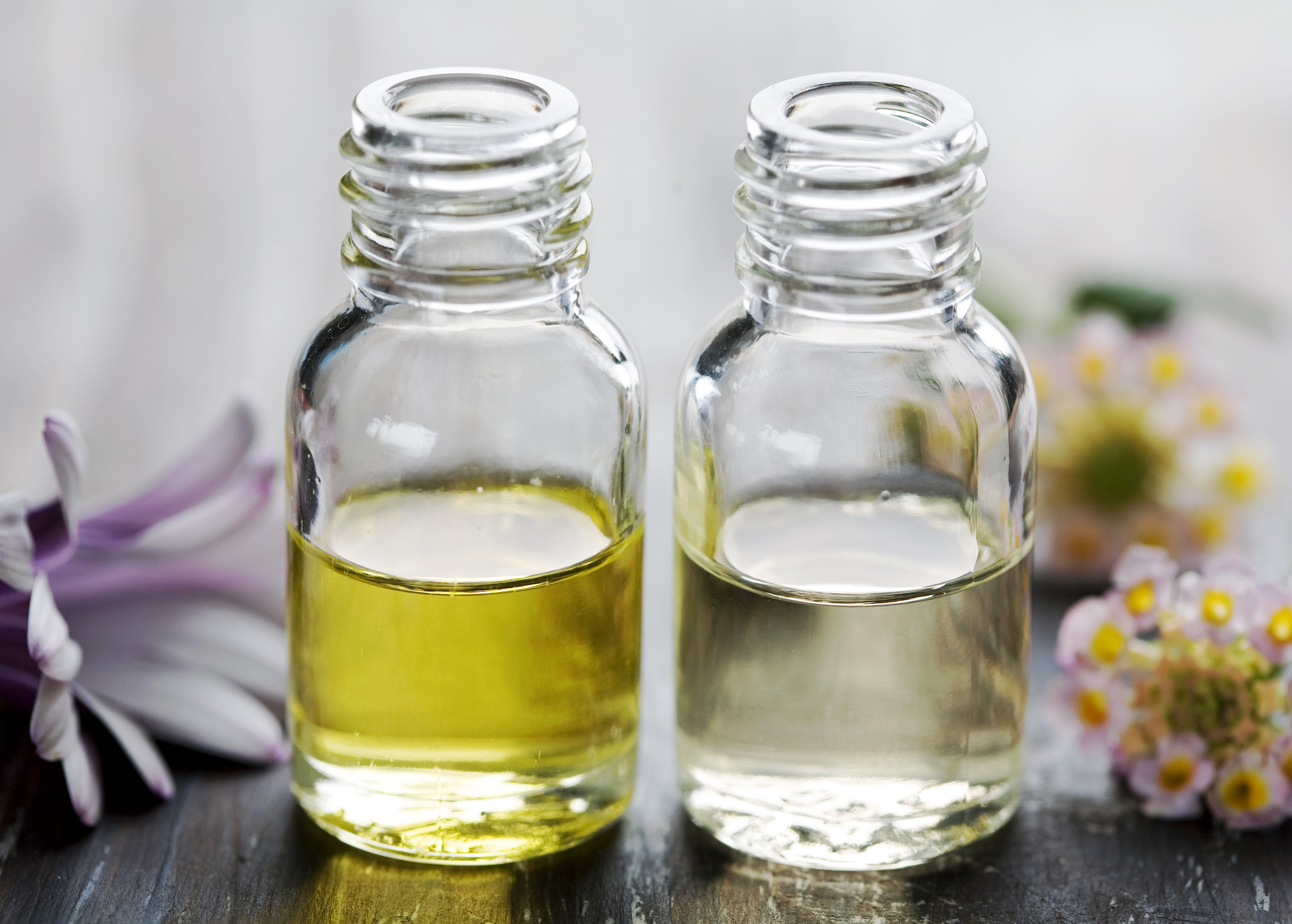 DIY roll on essential oil recipes and safe natural perfumes to make at home. Stop using chemicals, choose non-toxic essential oil recipes you'll love. 