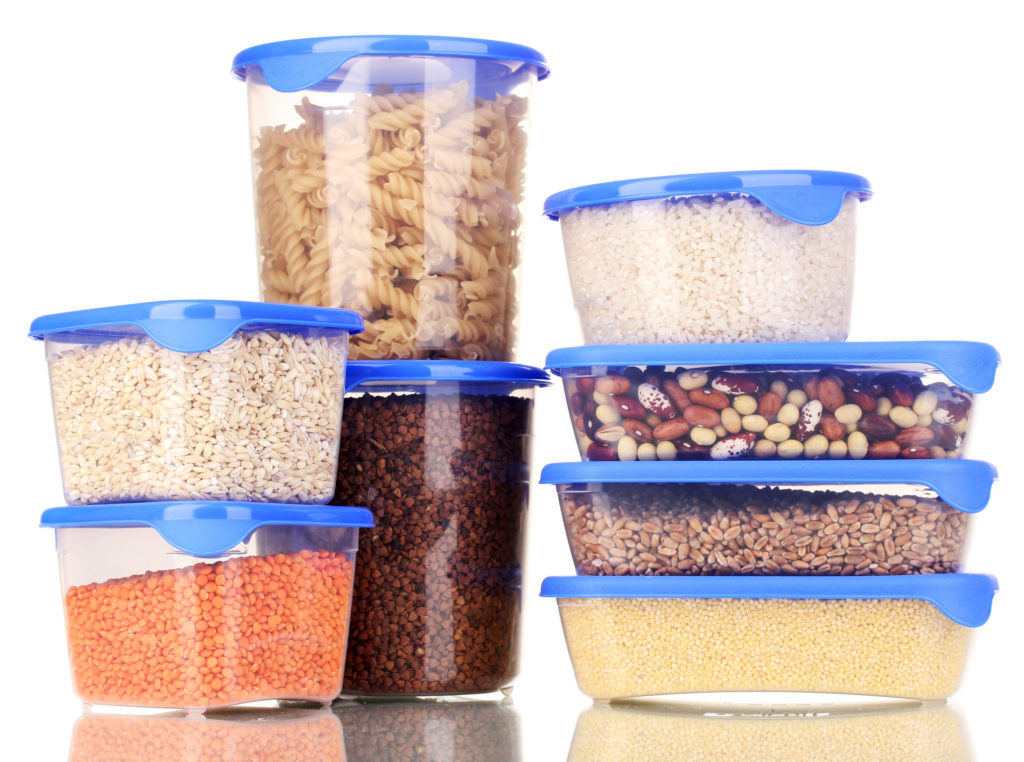 Here are 8 waste free and non-plastic food storage containers you can't live without. Reduce plastic exposure & chemicals by using safe, non-toxic means to store food.